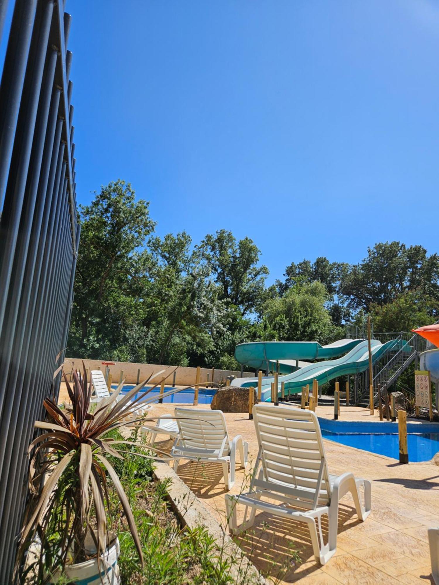 Mobile-Home Hyeres Var Climatise Dans Camping Avec Piscine Jusqu'A 6 Personnes Kültér fotó